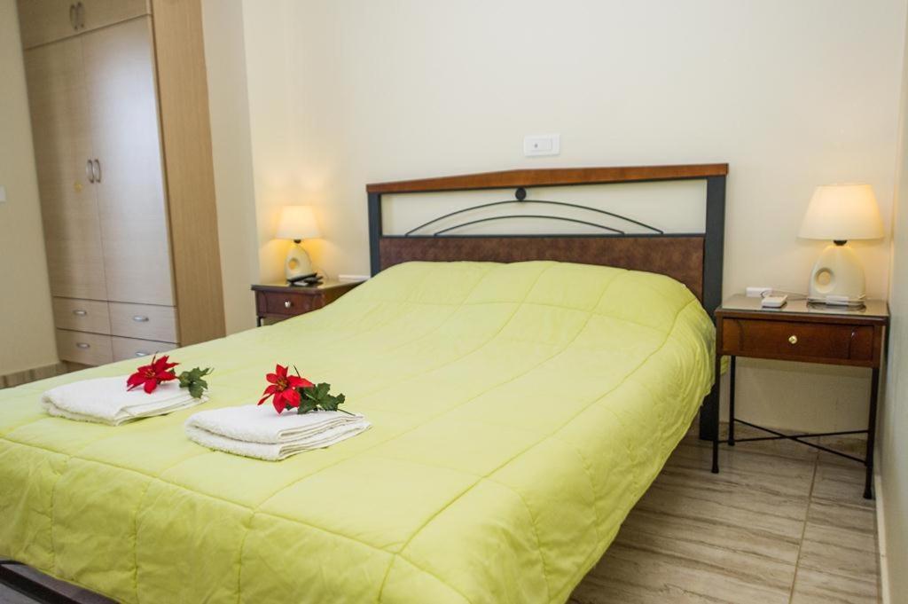 Cozy Flats In An Olive Grove By The Sandy Beach Kánalos Esterno foto